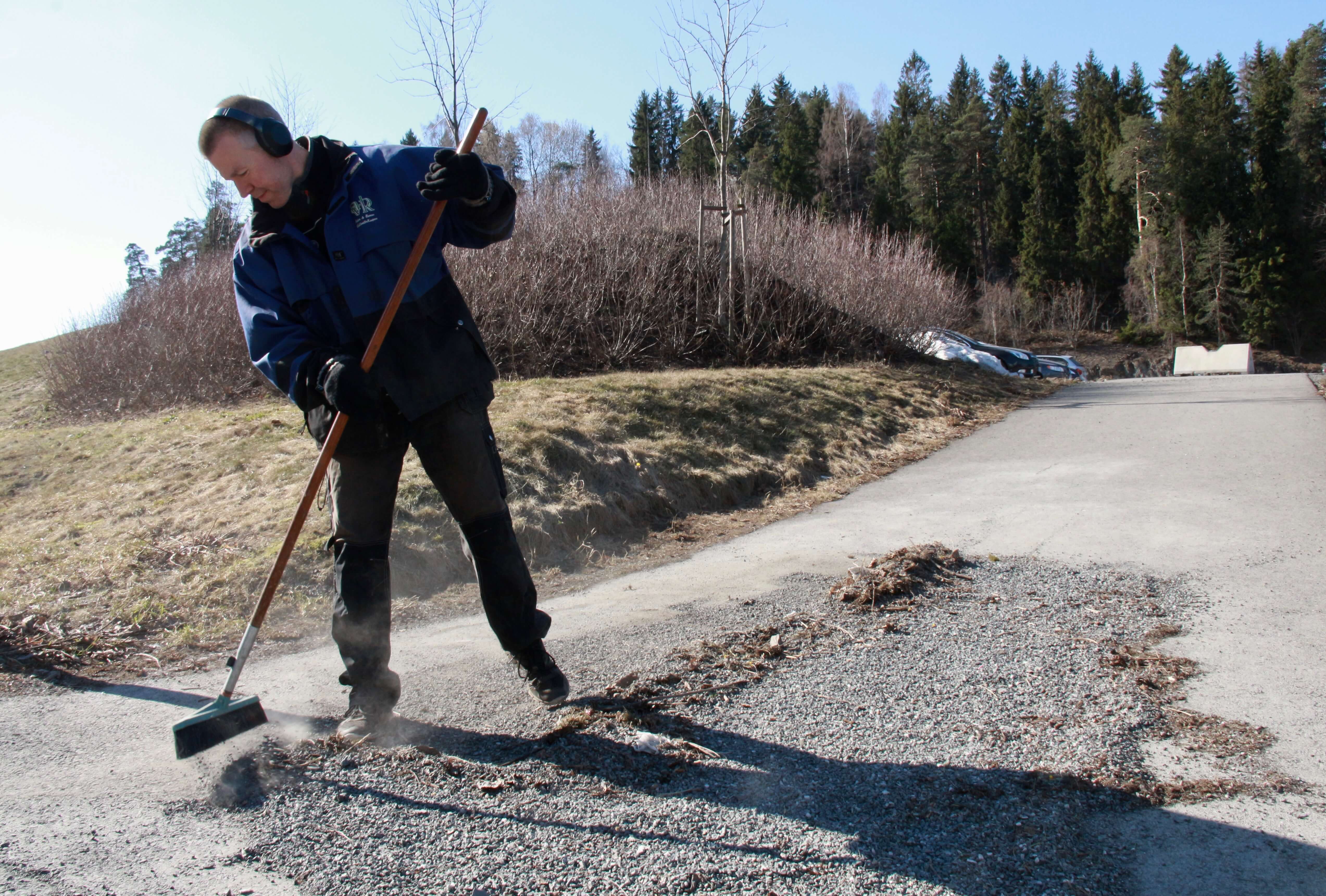 Kosting ute i gatene og garasjefeiing