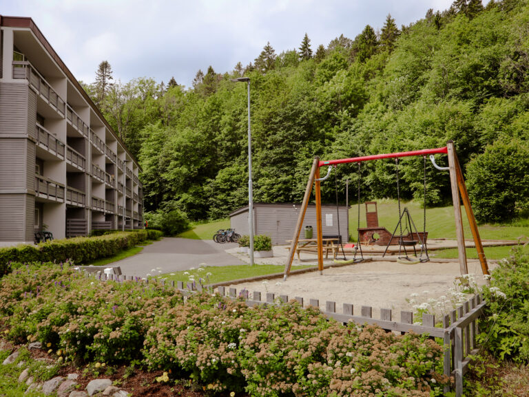 Velstelt grøntareal og uteområde ved boligfelt